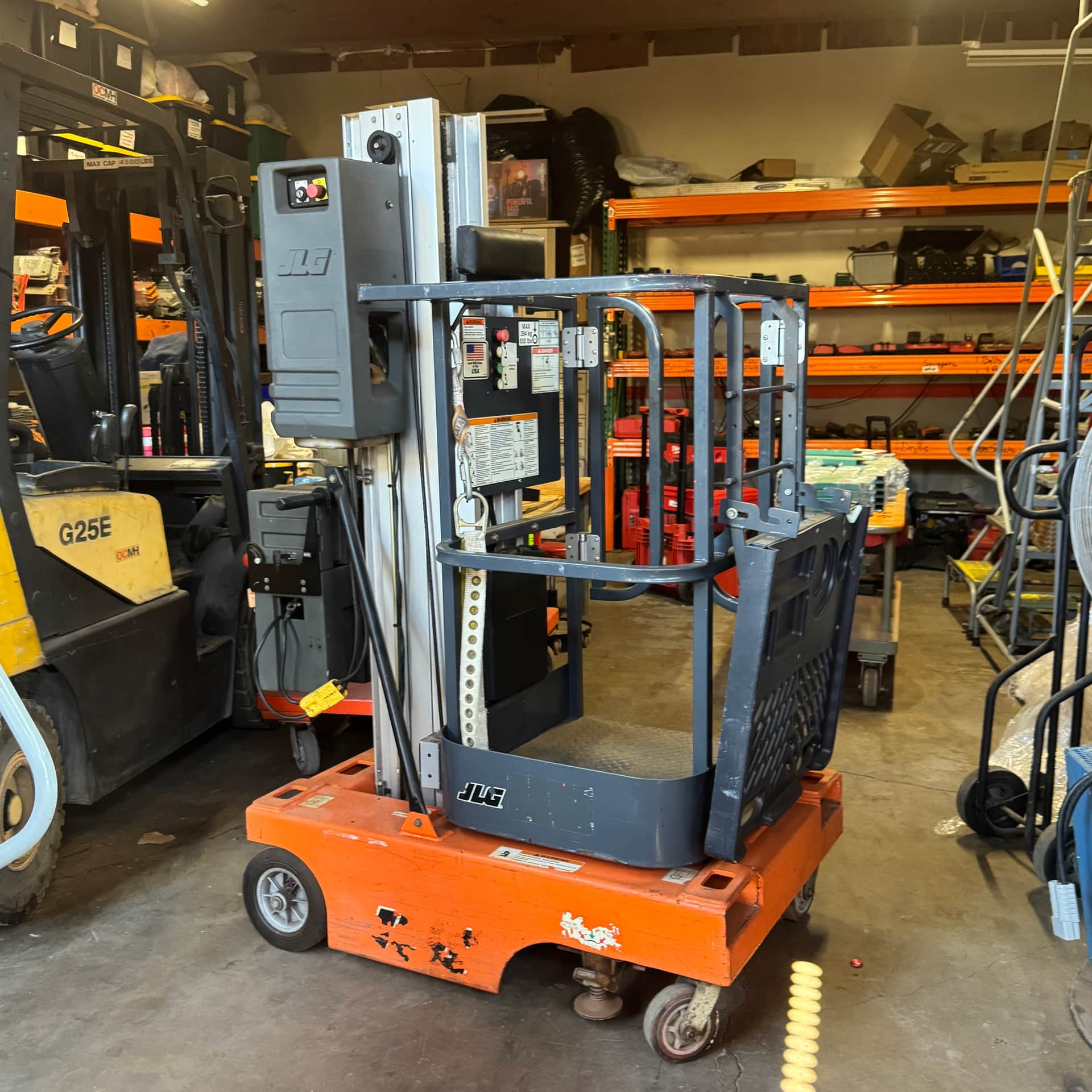 JLG 12SP Vertical Man Lift