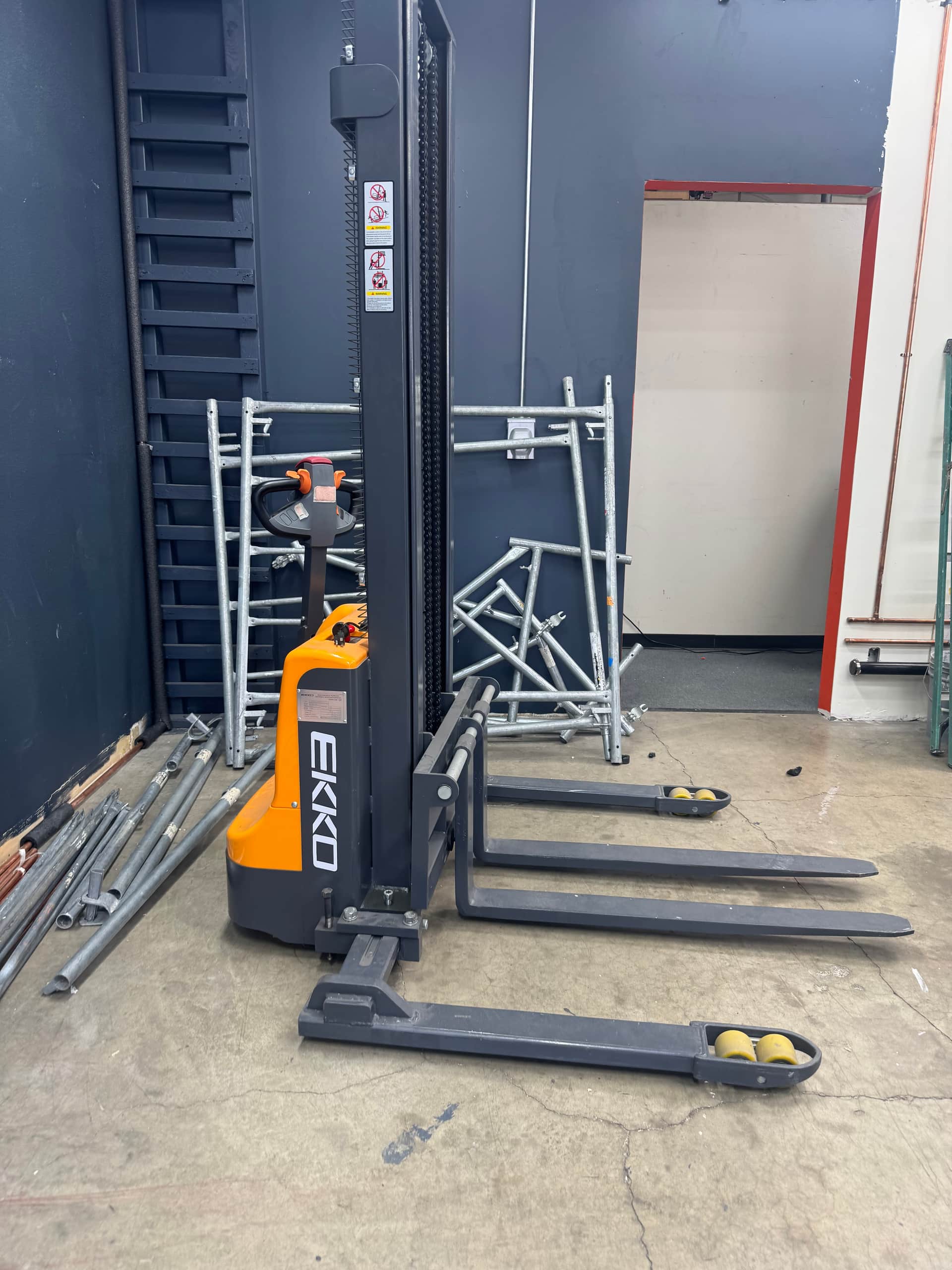 EB12E-138 Stacker